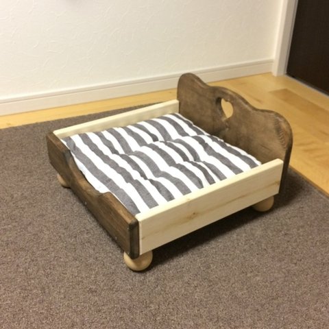 ペットベッド　小型犬・猫用木製ベッドツートンカラー脚付（クッション付き）