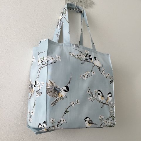 四十雀と花水木タイト・アンド・タイディ・トートバッグ; Chickadee and Dogwood Blossoms Tight ‘n’ Tidy Tote Bag、エコバッグ、eco bag, 野鳥