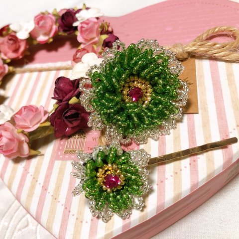 ビーズ刺繍お花ブローチ＋ヘアピンのセット💚