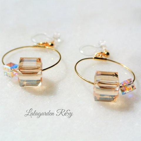 Gold Cube  Earrings 　イヤリング　樹脂イヤリング　樹脂ノンホールピアス　R&y108