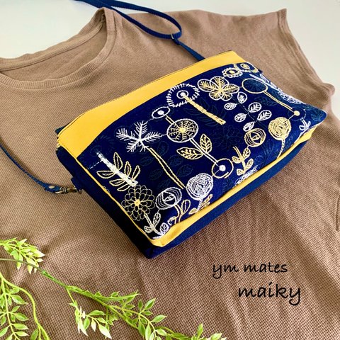 お花刺繍ポケット(ネイビー)  帆布Wファスナーのショルダーバッグ 