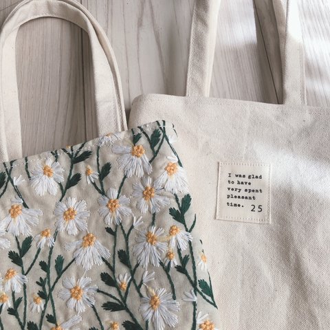 マーガレット刺繍×帆布⭐︎ぺたんこミニトート