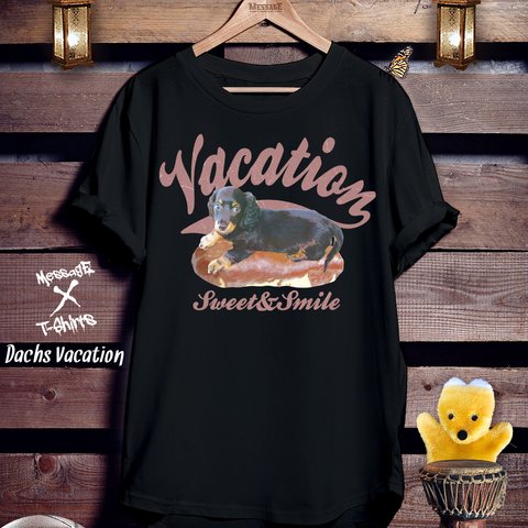 ダックスフント黒Tシャツ「Dachs Vacation」