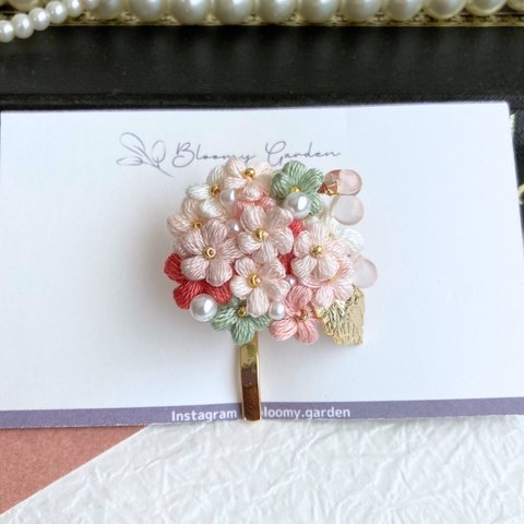  【桜花爛漫】ポニーフック（帯留め変更可）　桜　ふんわり刺繍糸のお花　母の日