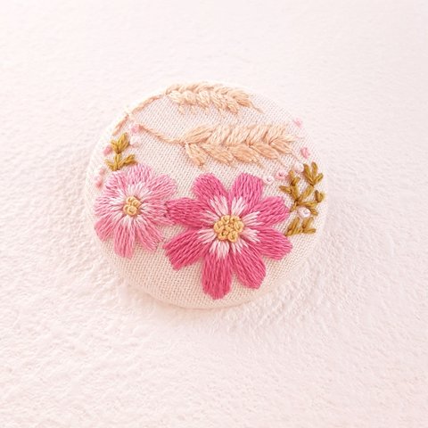 コスモスの刺繍ブローチ