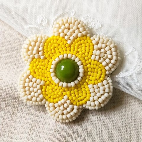 ビーズ刺繍ブローチ Feston イエロー