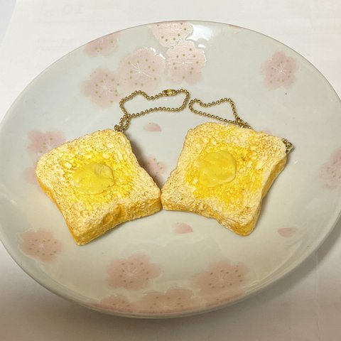 「ミニミニトースト」　トースト　ミニ　バター　フェイクフード　本物のような　可愛い　小さな おいしそう　美味しそう　おもしろい　チャーム