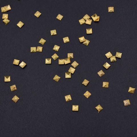 M2996  500個 ネイルパーツ メタルパーツ 正方形 2.9×3mm ゴールド【約500ヶ】