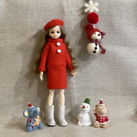 クリスマス🎄　リカちゃんサイズ　サンタさん風の赤い❤️ワンピース　ベレー帽付き