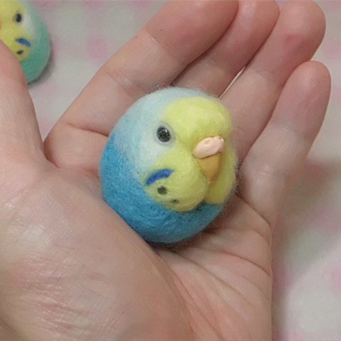 セキセイインコ レインボー スカイブル－ ☆マグネット/ブローチ どちらか選択     羊毛の小鳥   受注作成　工房小鳥屋さん　オーダー可能