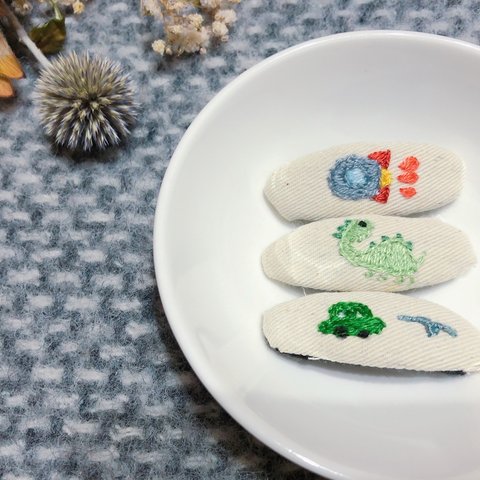 《2点セット》ハンドメイドパッチンピン 刺繍ヘアピン 名入れ刺繍