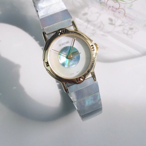 派手な 天然石 虹色貝 白碟貝 伸縮式 のバンド 腕時計