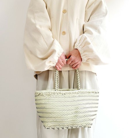 手編みハンドメイドで地球に優しい再生革♪ 巾着付きハンドバッグ ホワイト