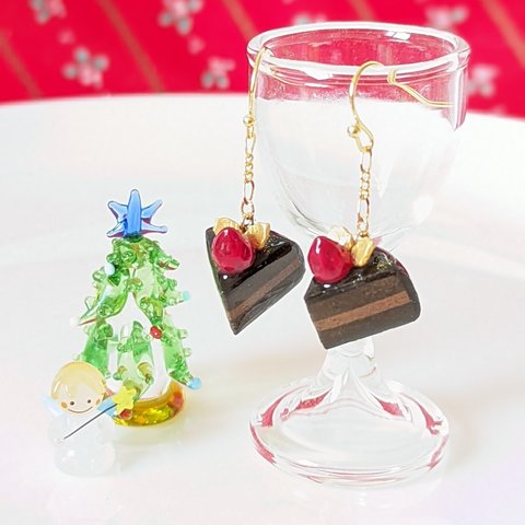 クリスマスのチョコレートケーキピアス