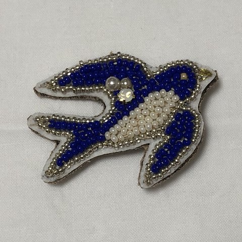 ビーズ刺繍ブローチ⭐︎ツバメ