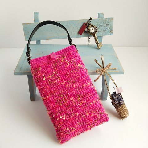 「ピンクの宝石箱」手編みスマホポーチ（スマホバッグ／バッグチャーム）