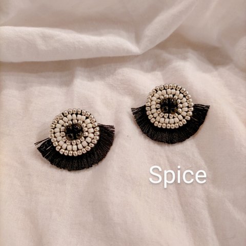 再販。 black × silver フリンジ ピアス or イヤリング。