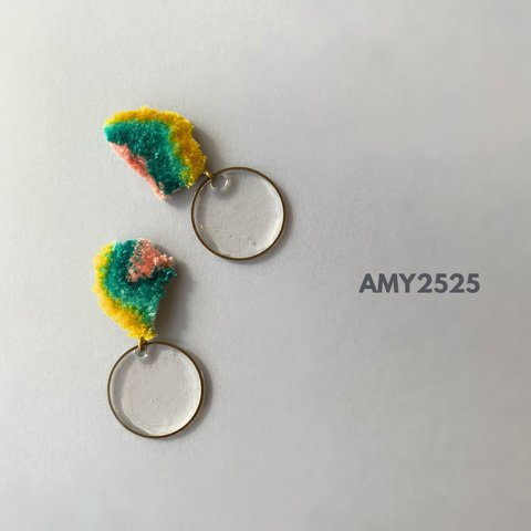 【イヤリング変更可】刺繍のピアス『南国の鳥』