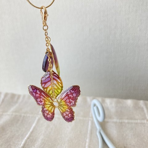 彩りリーフ　蝶と葡萄色