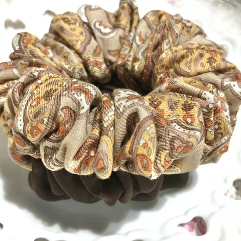 💓ワンコイン💓更紗柄🍂さらにもこもこ✨ふわもこシフォンシュシュ❤(ベージュ系×チョコ🍫)