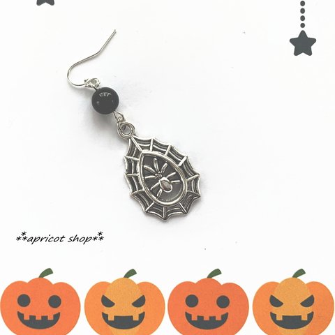 ハロウィンピアス/イヤーカフ 楕円の蜘蛛の巣