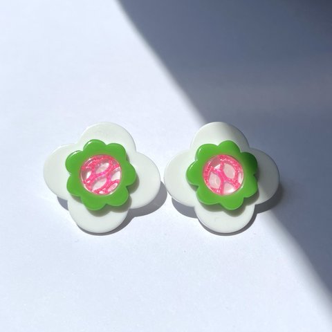 アクリル端材ピアス green×pink