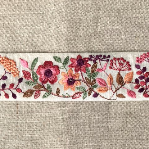 インド刺繍リボン50cm切り売り　ピンク フォークロアフラワー4.3cm幅　R-0764　花