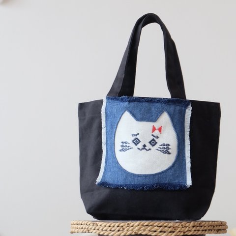 こぎん刺し猫さんトートバッグ☺︎黒【ランチバック☺︎刺繍】