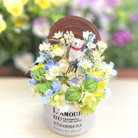 はりねずみさんの空き缶アレンジ🦔 ブリキ缶とハリネズミの置き物 ❇︎ ミントとカモミール 🌼