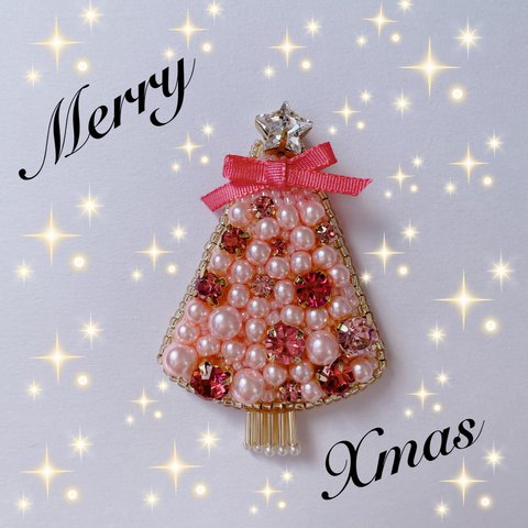 大人のためのキラキラクリスマス🎄✨12個のビジューでキラキラ✨オートクチュールビーズ刺繍のピンク🩷クリスマスツリー✨ビジュー＆パールブローチ✨ピンク🩷