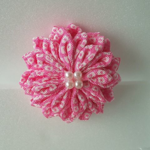 菊の花ポニーフック - 和装にも普段着にも華やかさを  ピンク柄
