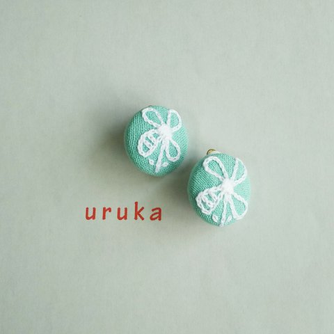 送料無料♪刺繍イヤリング☆ｈａｎａ