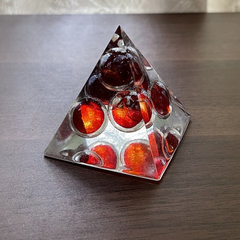 文鎮(14)【赤の小玉】 ピラミッド形 ビー玉の ペーパーウェイト  ペーパーウエイト アート オブジェ 立体