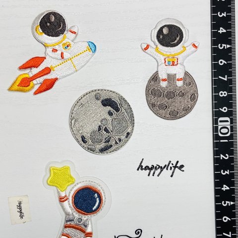 4枚入宇宙　シリーズ　宇宙船　宇宙士　刺繍アイロンワッペンシールタイプ