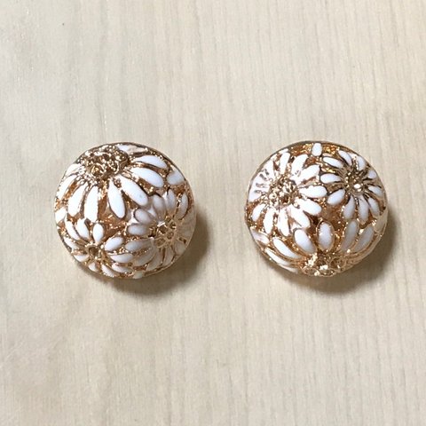 GOLD WHITE FLOWER ROUND BUTTON CABOCHON PARTS