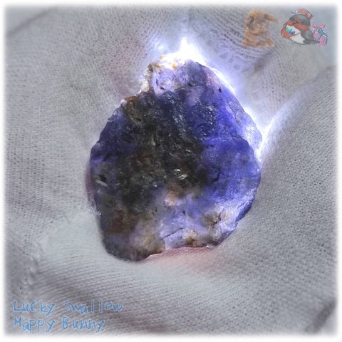 宇宙的な鉱石 アイオライト原石 インド産 菫青石 Iolite ラフロック コレクションや素材向け M67