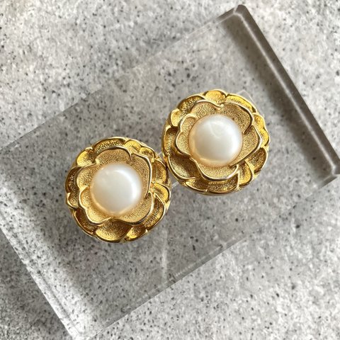 ヴィンテージボタンピアス  Gold×Flower×パール