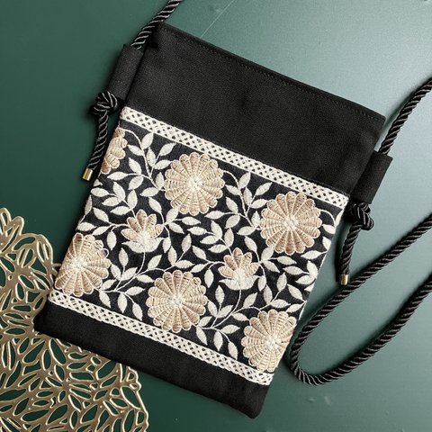 インド刺繍リボン＊スマホショルダー　スマホポシェット　プレゼント