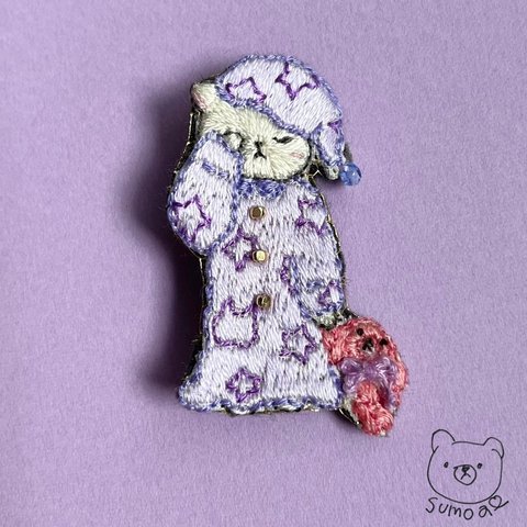 【再販】パジャマ猫＊刺繍ブローチ