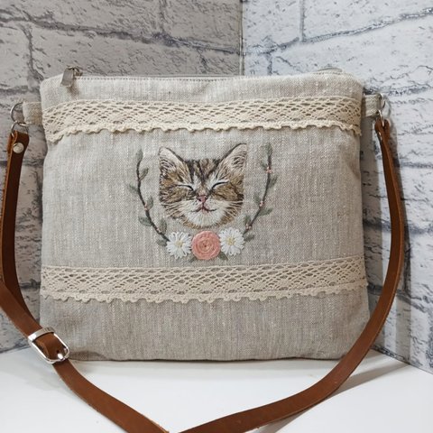 おねんね♪猫ちゃん♪手刺繍♪リネン♪ショルダーバッグ♪本革♪