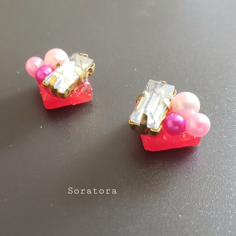 赤スクエアシールピアス　樹脂ピアス変更可　貼るピアス