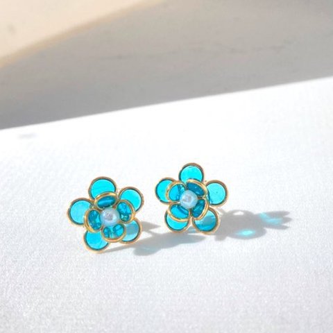 海の花 透き通るキラキラ ピアス/イヤリング(青)