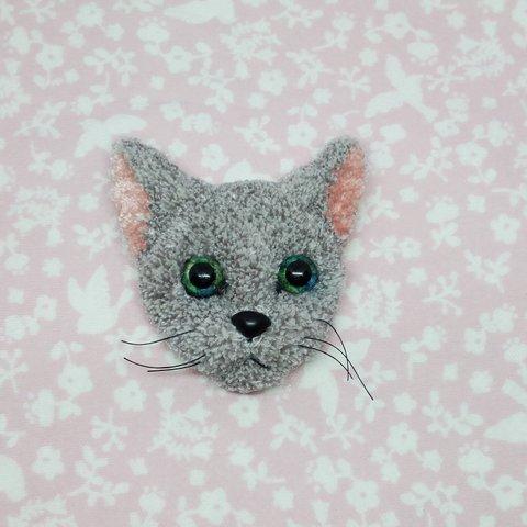 ロシアンブルーの刺繍ブローチ　猫