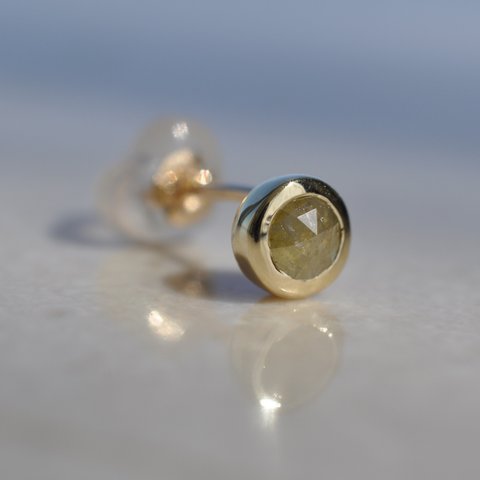 【K10】Natural Diamond ‎ ナチュラルダイヤモンド 一粒 シングルピアス