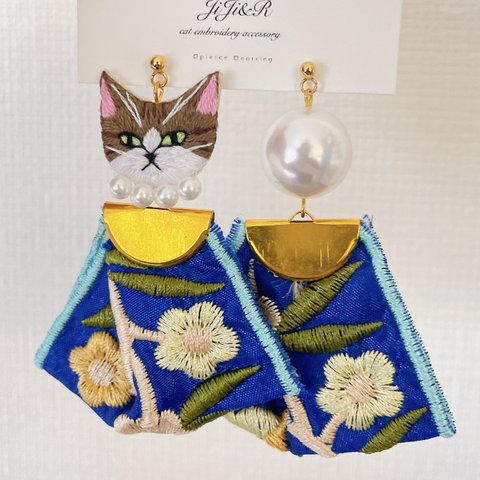 刺繍猫♡ピアスorイヤリング