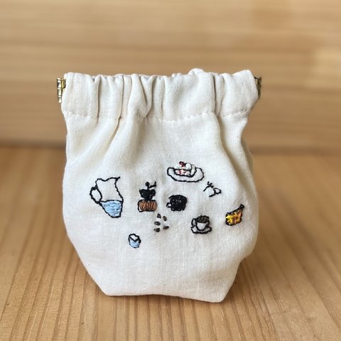 刺繍のバネポーチ(カフェ)