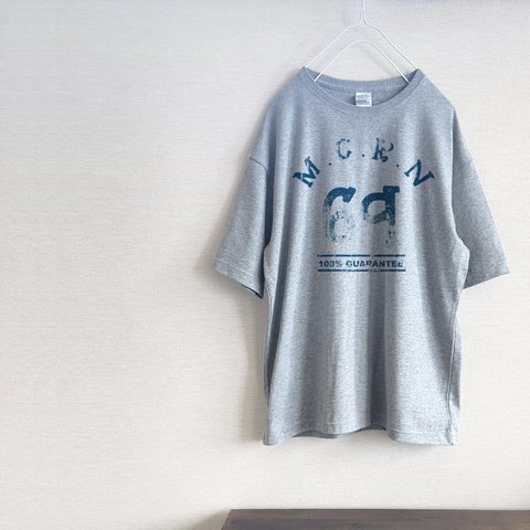 ビンテージタイポ「69」　シンプルTシャツ（グレー）