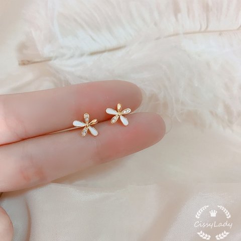 ゴールド　シンプル  不規則　フラワー　花　ミニピアス　