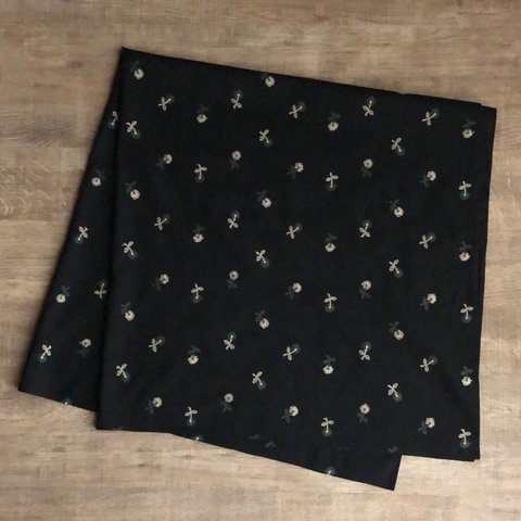 スカーフ(小花刺繍,black)