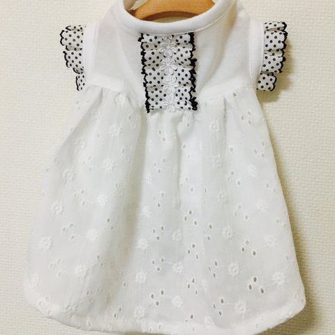 刺繍レースのワンピース